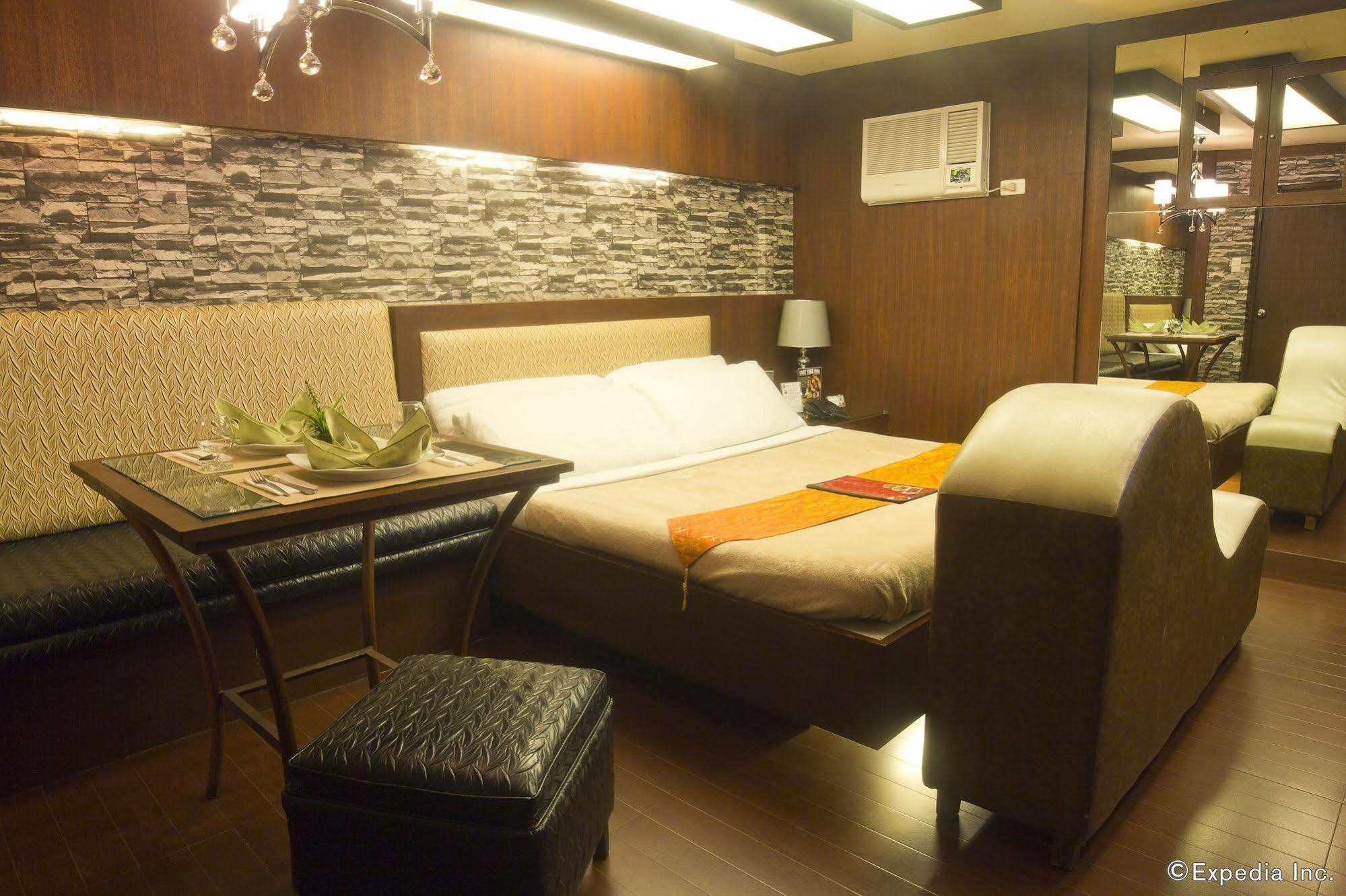 Victoria Court Las Piñas מראה חיצוני תמונה