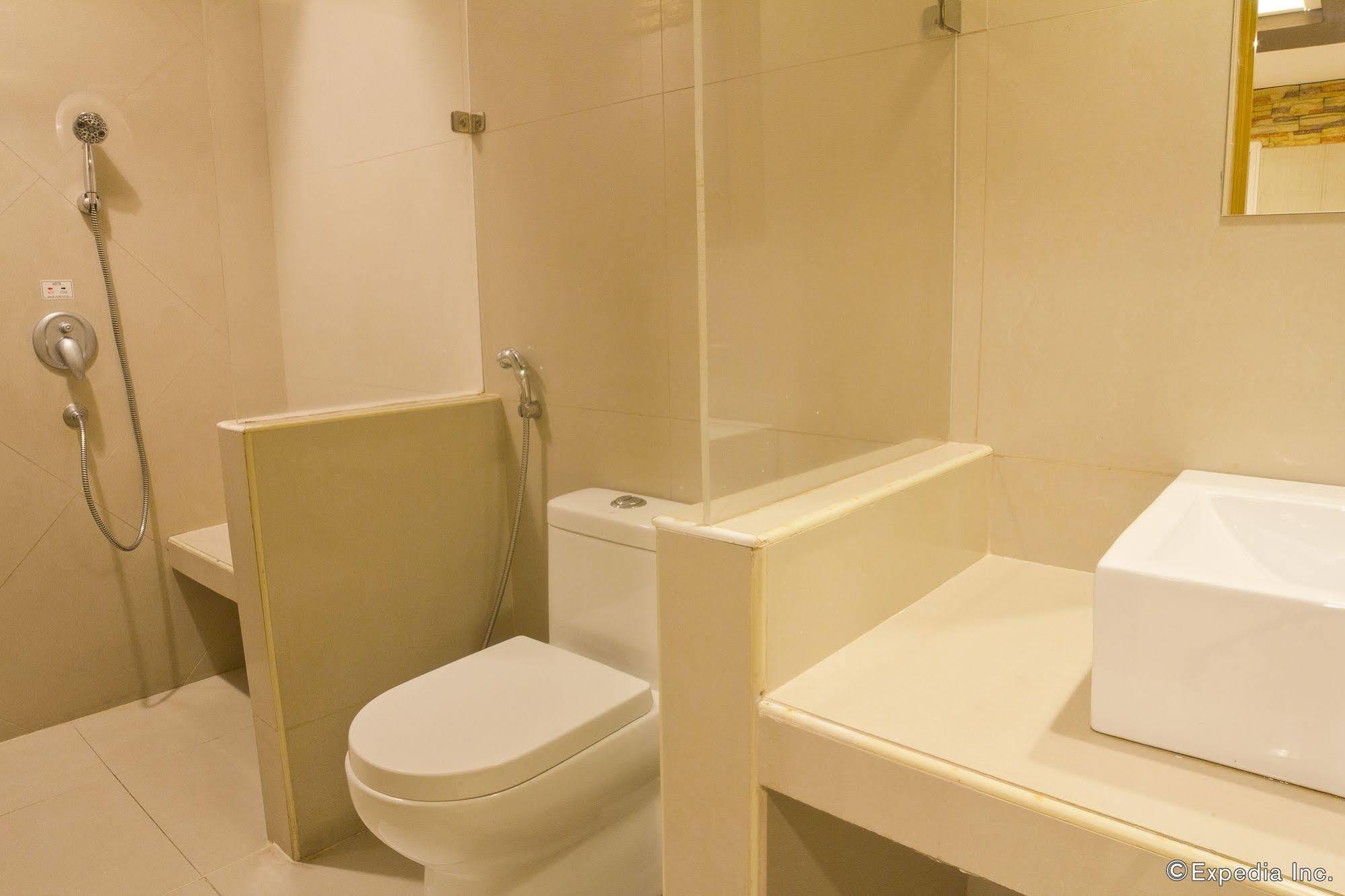 Victoria Court Las Piñas מראה חיצוני תמונה