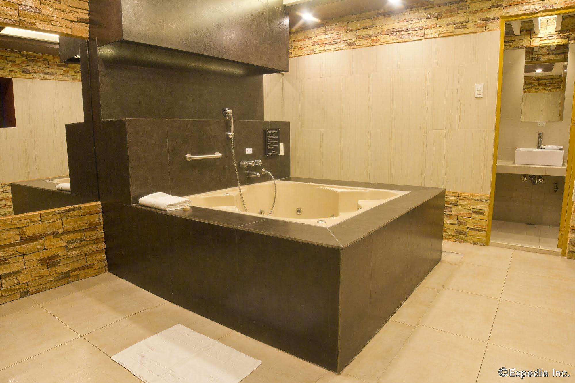 Victoria Court Las Piñas מראה חיצוני תמונה