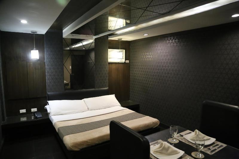 Victoria Court Las Piñas מראה חיצוני תמונה